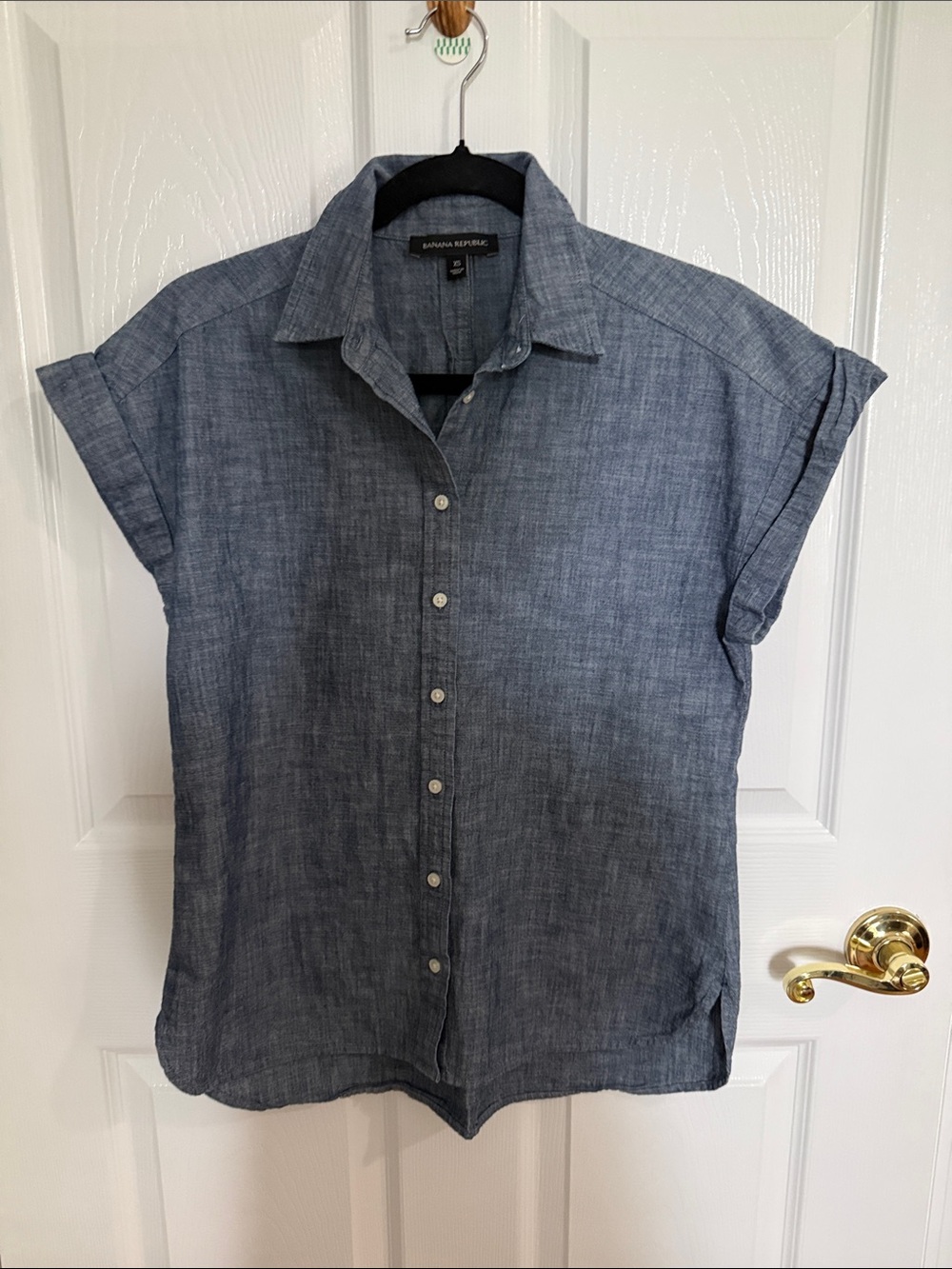Banana Republic Men’s Short-Sleeve Chambray Button-Down shirt - Denim Blue
